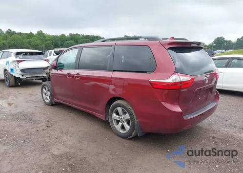 2018 Toyota Sienna Le 8 Passenger z USA, uszkodzony, nr VIN 5TDKZ3DCXJS958114